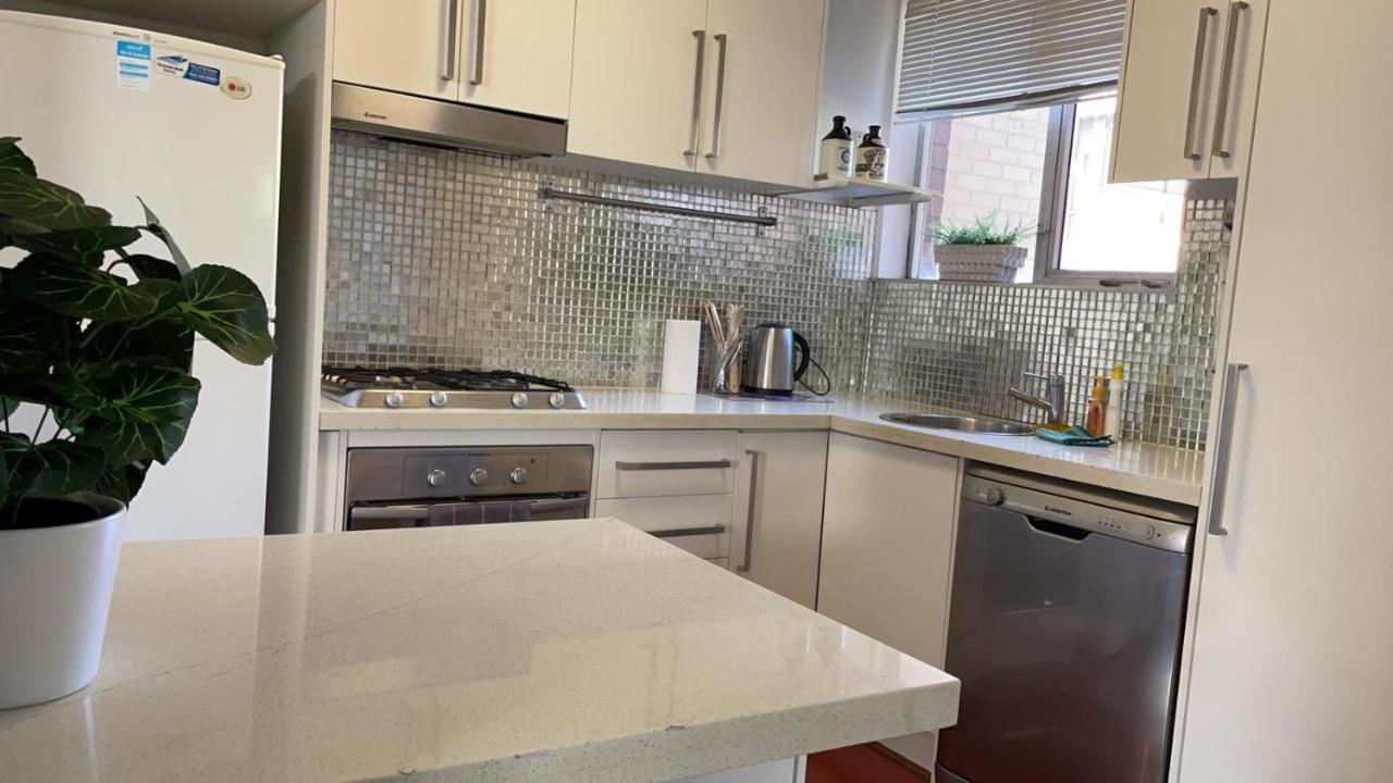 St Kilda Beachfront 2 Bedroom Apartment Melbourne Eksteriør billede